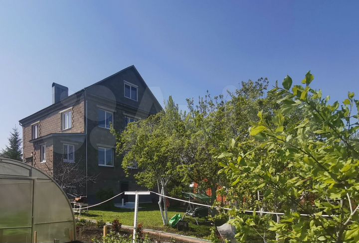 Дом 298 м² на участке 12 сот.