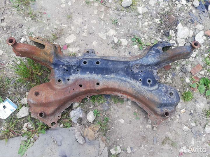 Подрамник передний Тойота Раф 4 40