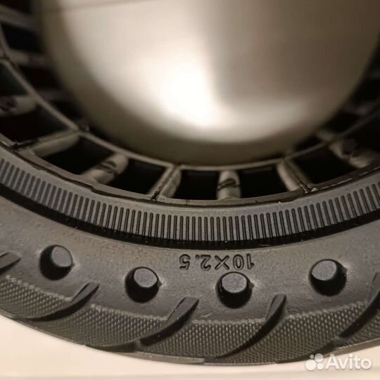 Литая бескамерная шина Ninebot Max G30