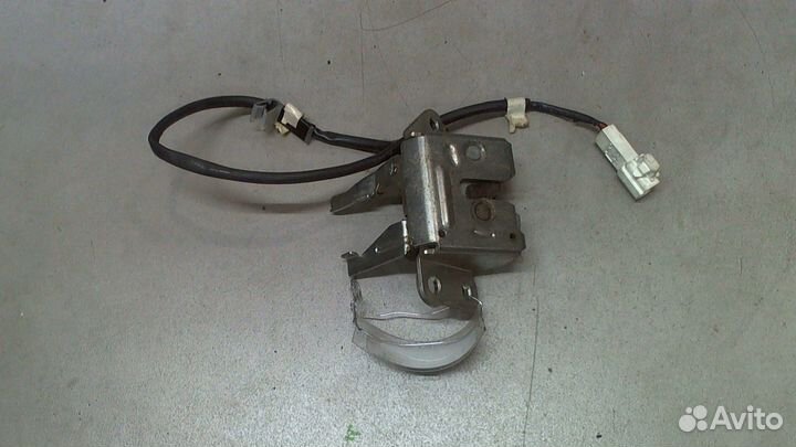 Замок багажника Toyota Yaris, 2004