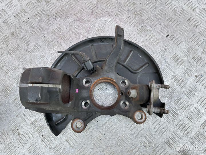 Кулак поворотный правый Volkswagen Golf 6