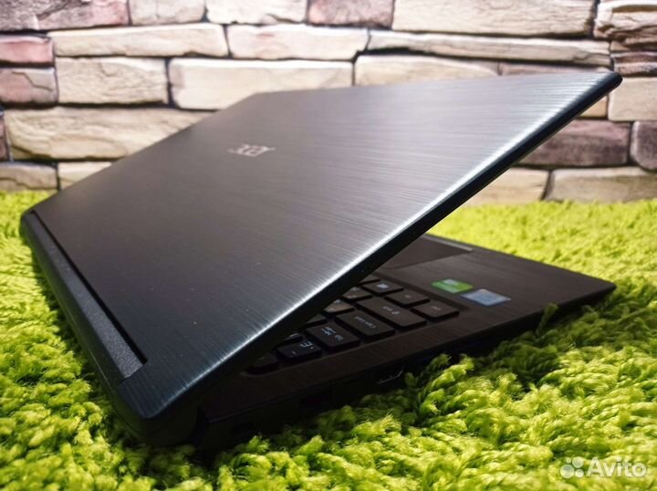 Игровой 12-гиговый Acer Core i5-7200 512SSD MX 130