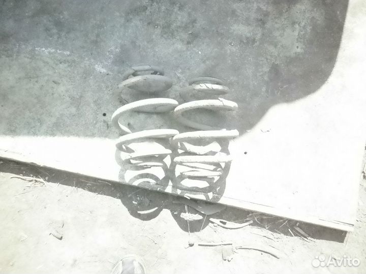 Продаю задние пружины нексия