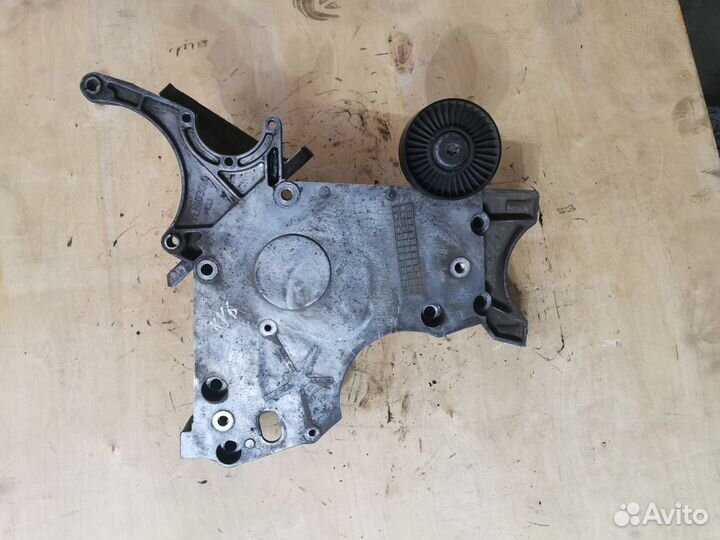 YLU103010 Land Rover Кронштейн генератора