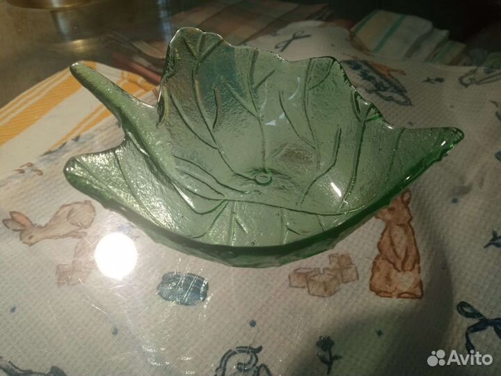 Маленькие розетки из цветного стекла