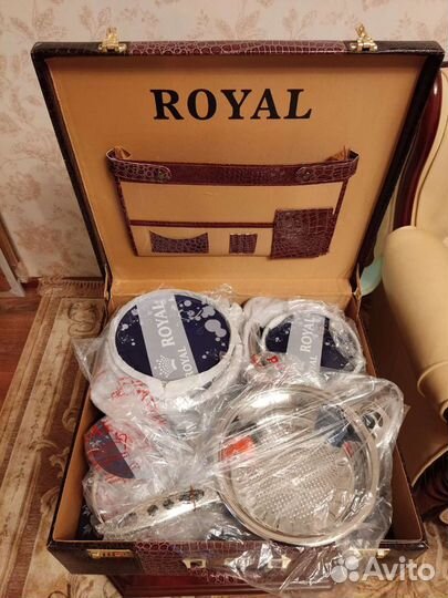 Набор посуды в подарочном чемодане