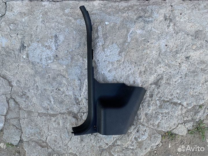 Обшивка левой стойки Ауди 100/А6 С4