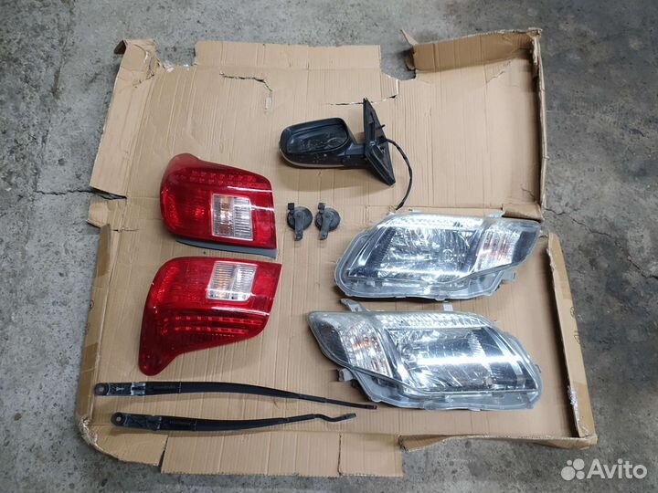 Фары на Toyota Corolla fielder