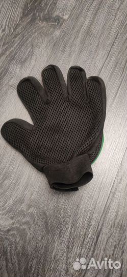 Щетки, перчатка и лапомоойка для собак