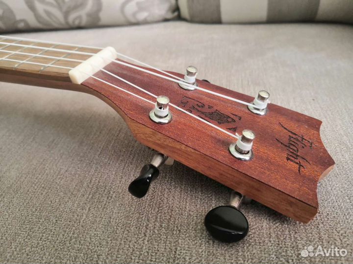 Укулеле flight сопрано с чехлом и доп. гаджетами