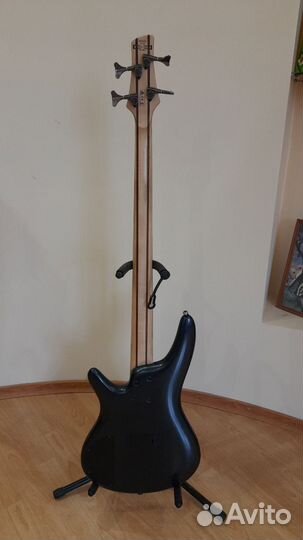 Бас-гитара Ibanez SR300e