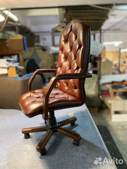 Кресло офисное в кабинет