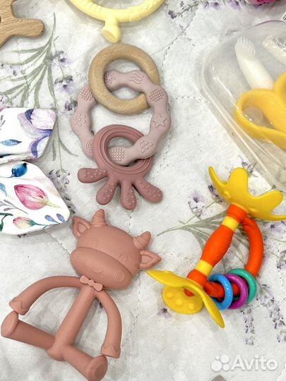 Погремушки, грызунки для малышей