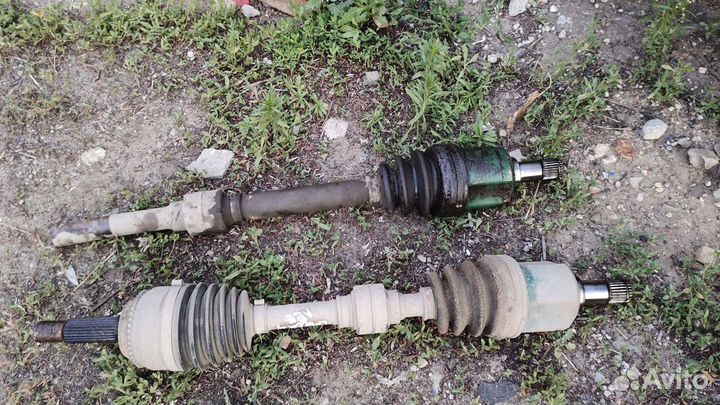 Привод левый lancer 9