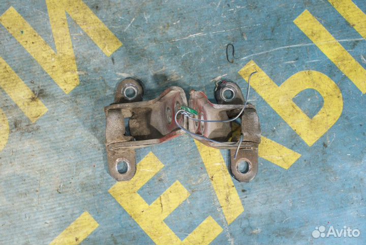 Петля двери Toyota Celica T230