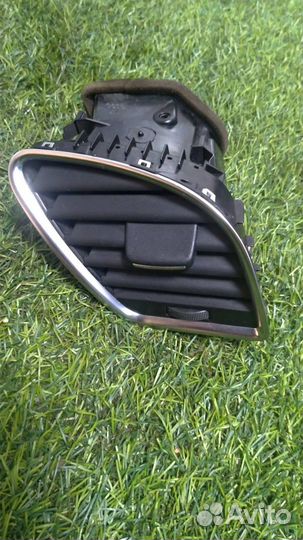 Дефлектор правый Audi A4 B8 1.8 T 2009