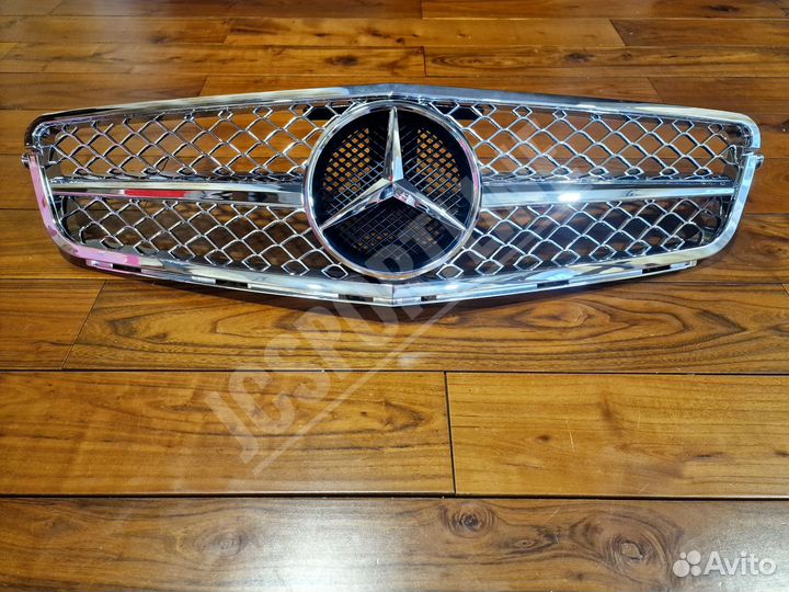 Решетка радиатора Mercedes C63 AMG w204 рестайлинг
