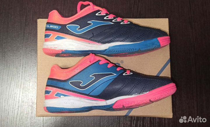 Детские футбольные бутсы