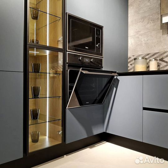 Кухонный гарнитур в современном стиле на заказ