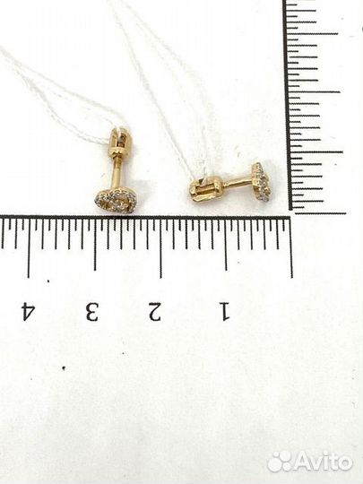 Золотые серьги с камнем