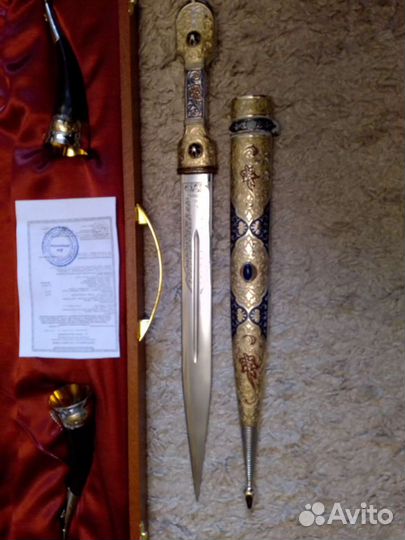 Нож в подарочном футляре, новый, с документами