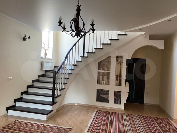 Дом 221 м² на участке 6,1 сот.