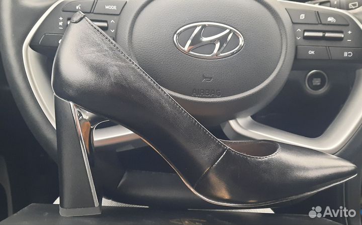 Кожаные новые туфли 37