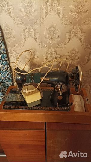 Швейная машинка с электроприводом