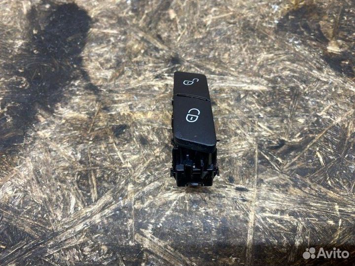 Кнопка центрального замка Mercedes-Benz C-Class