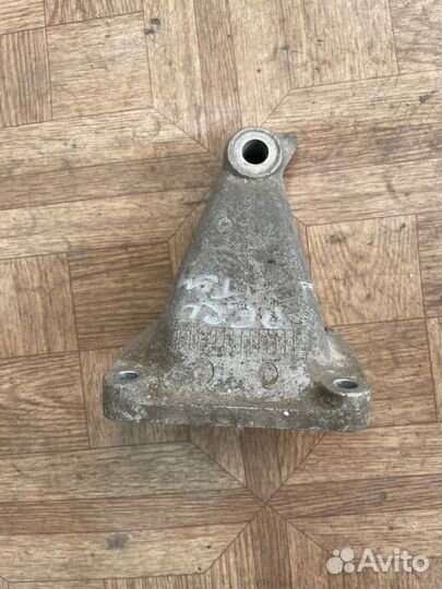 Кронштейн опоры двигателя Ssangyong Rexton 2005