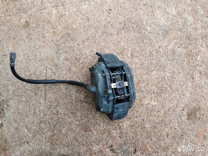 Суппорт передний правый Мерседес W220 1998-2005