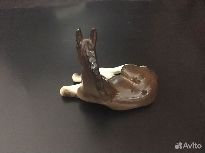 Фарфоровая статуэтка жеребенок