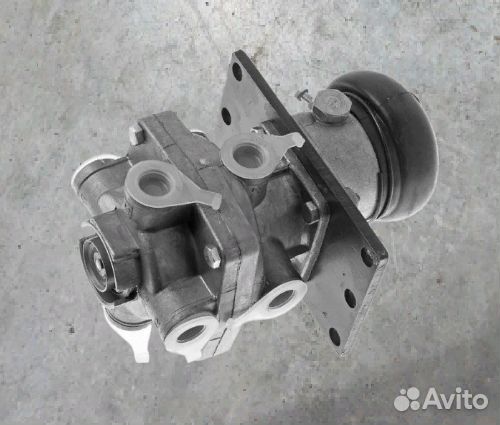 Кран тормозной двухсекционный 100-3514008