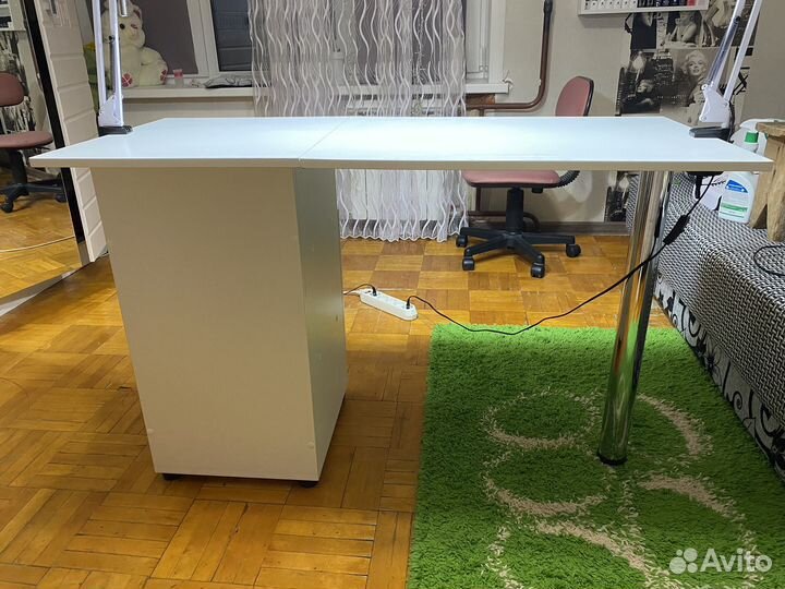 Стол для мастера маникюра