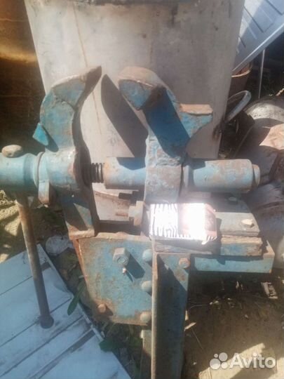 Кузнечные тиски. Зарядное устройство