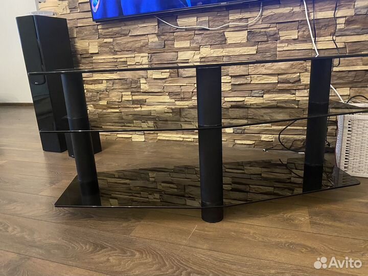 Стеклянная тумба под тв