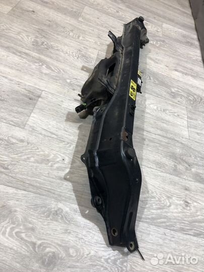 Рамка радиатора Nissan Note E11 (2005—2009)