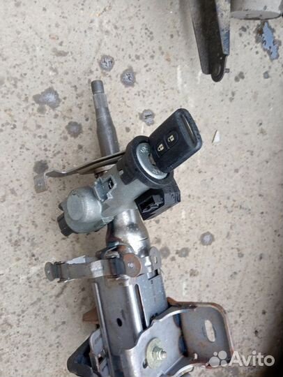 Замок зажигания с ключами Nissan Primera P12 седан