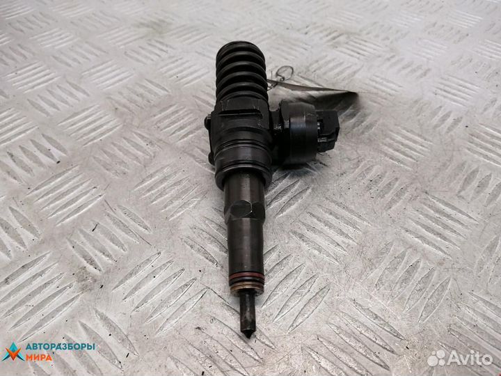 Форсунка Volkswagen Passat B6 2006 038130073AG
