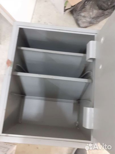 Сейф металлический