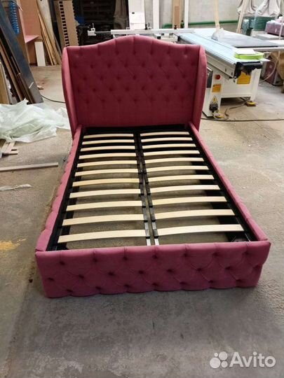 Детская кровать в каретной стяжке