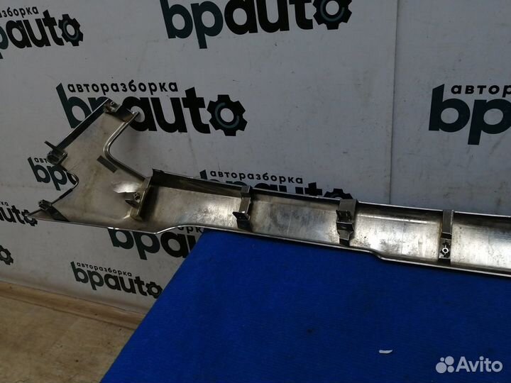 Хром решетки радиатора нижний 53122-60230 Lexus