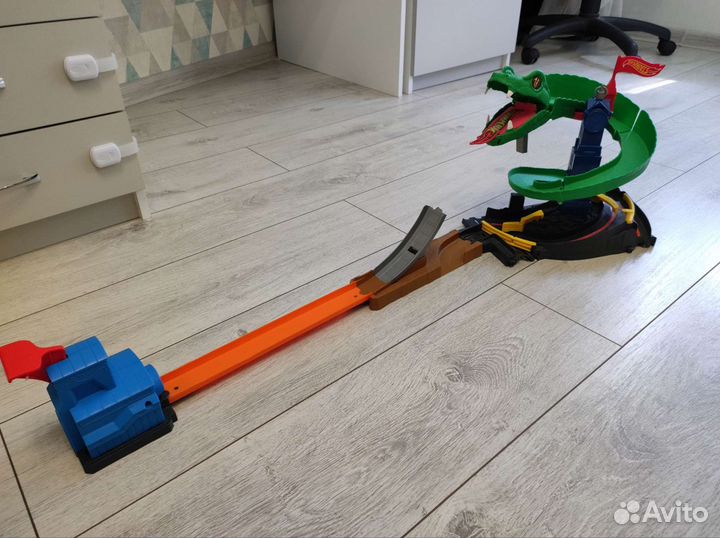 Hot wheels трек бросок кобры