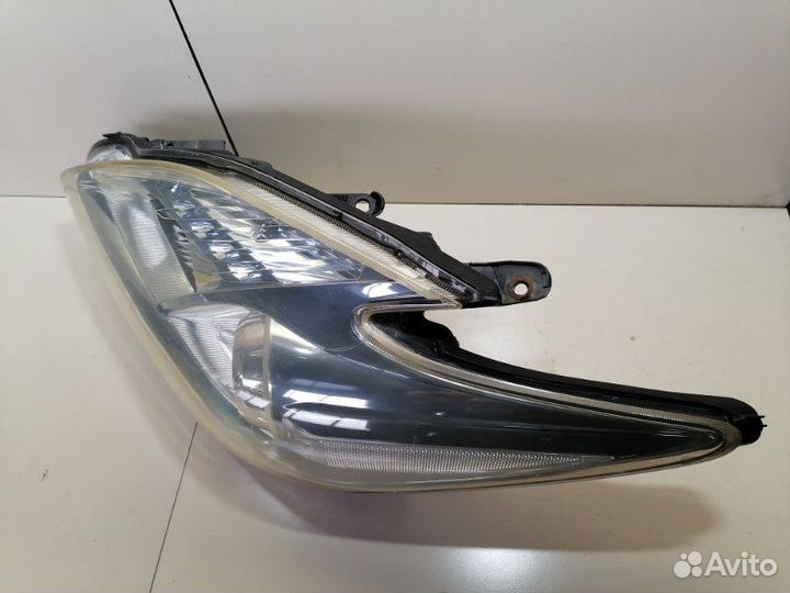 Фара левая Toyota Prius ZVW30 2zrfxe 2013