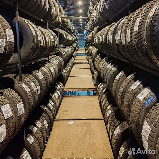 Dunlop SP Winter Ice 01 215/65 R16 102T