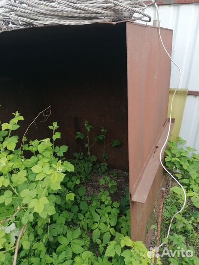 Часть железного бака