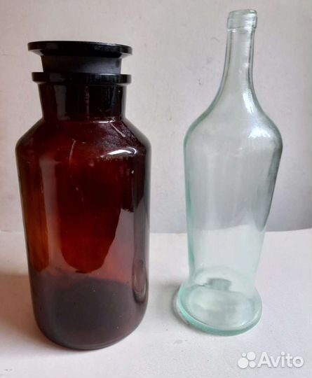 Старинные бутылки и банки аптечные