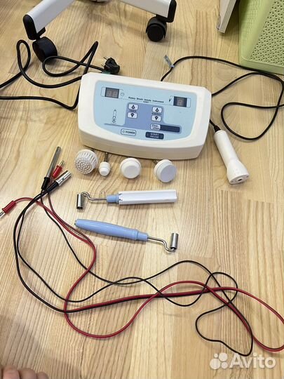 Косметологияеский аппарат щеточного броссажа Н2601