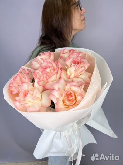 Букет роз французских бело розовых