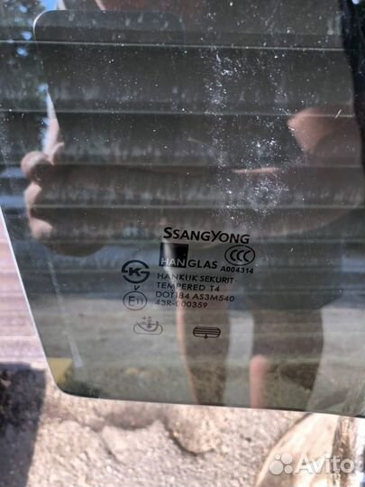 Стекло заднее правое (черное) SsangYong Rexton 2